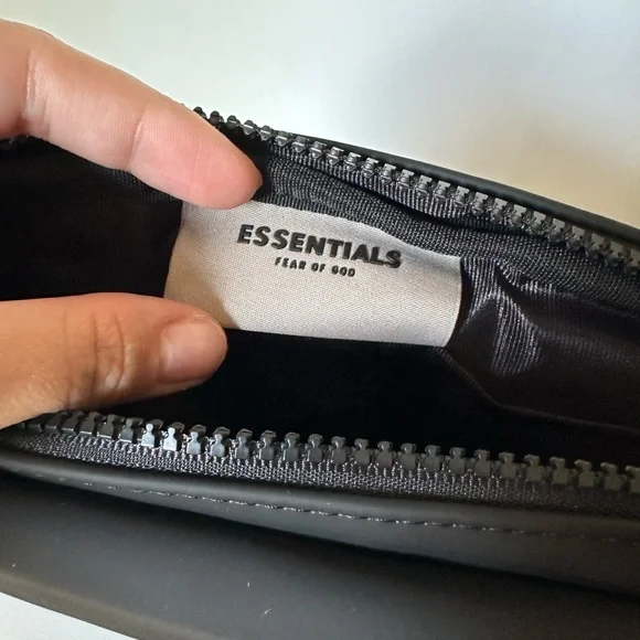 ESSENTIALS bag Black Crossbody Bag Minimalist Logo Streetwear Shoulder Pouch - Picture 5 of 6